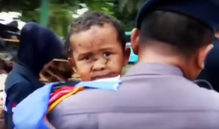 Božićno čudo u Indoneziji, 5-godišnjak spašen ispod ruševina